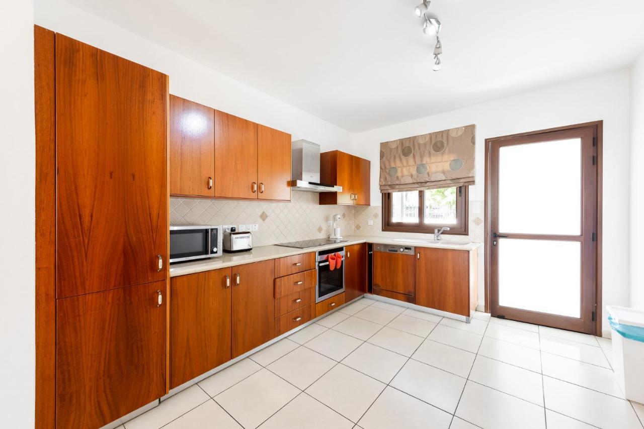 Sea Front Oceanus H2 By Ezoria Villas Agia Napa Exterior foto